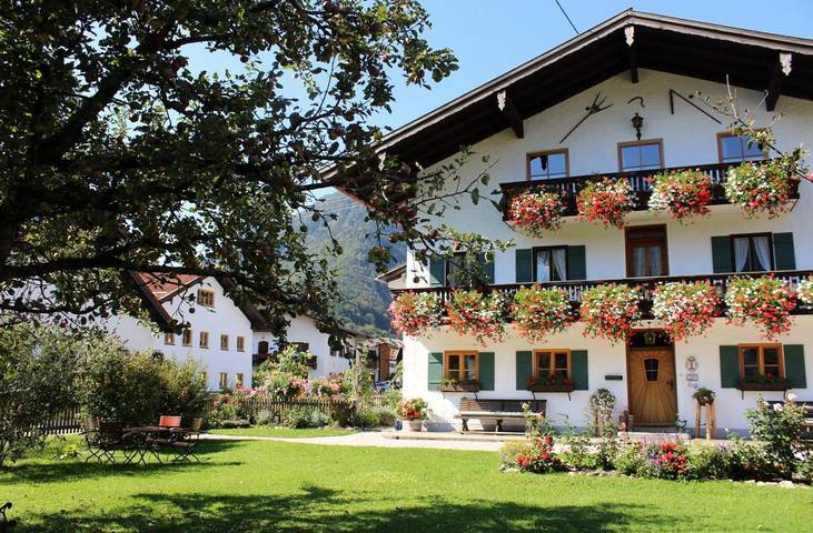 Ferienhaus für 4 Personen, mit Terrasse und Garten in Marquartstein