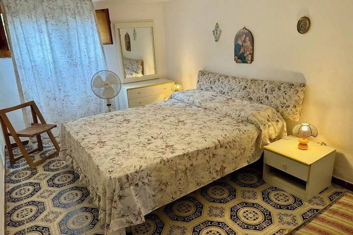 Villa Mia Carini, 150 meters from the sea and 5 km airport, beautiful vintage villa in Carini, Provincia de Palermo