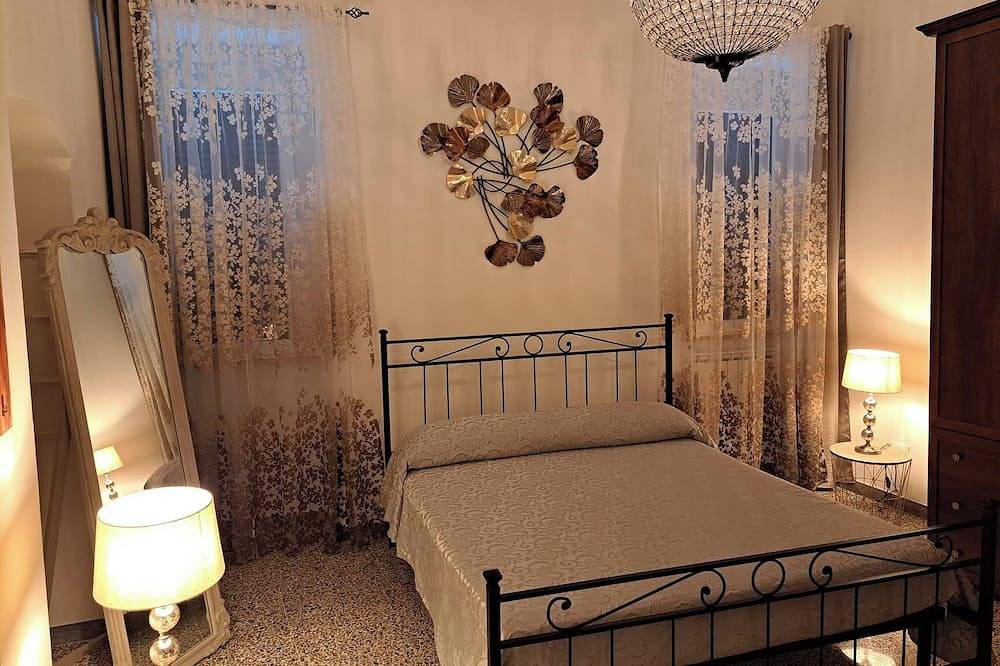 Entire apartment, The House Under the Castle in Bracciano, Lake Bracciano