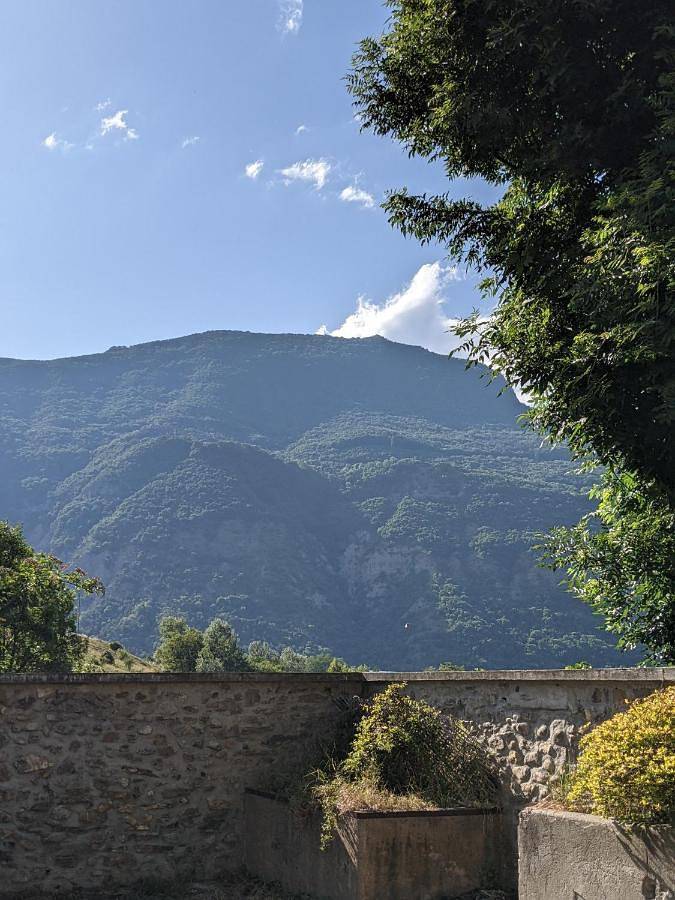 Location de vacances pour 8 personnes, avec Balcon et Jacuzzi ainsi que Terrasse et Jardin à Vif (Isère)
