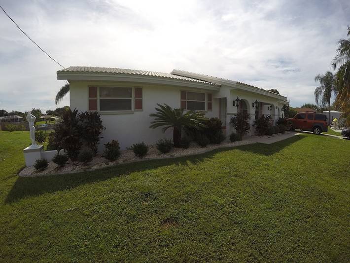 Vacation rental for 6 people, with yard, with pets in Port Charlotte