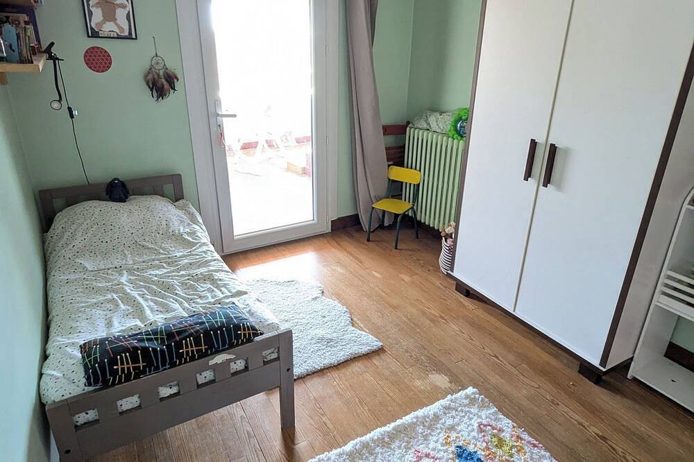 Large family house, sleeps many, historic center Chabeuil in Chabeuil, Valence region