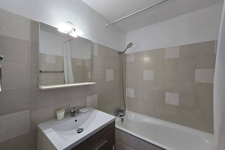 Santa Giulia mini Villa superb sea-view terrace, 400 m from beach. in Santa Giulia, Porto Vecchio