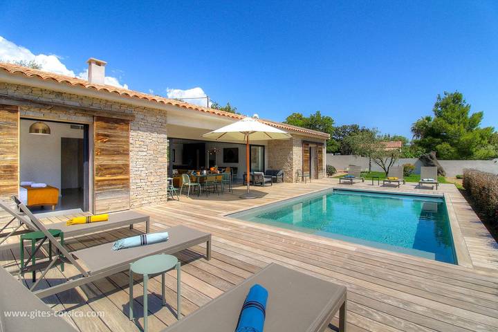 Gîte pour 6 personnes, avec Terrasse ainsi que Jardin et Piscine