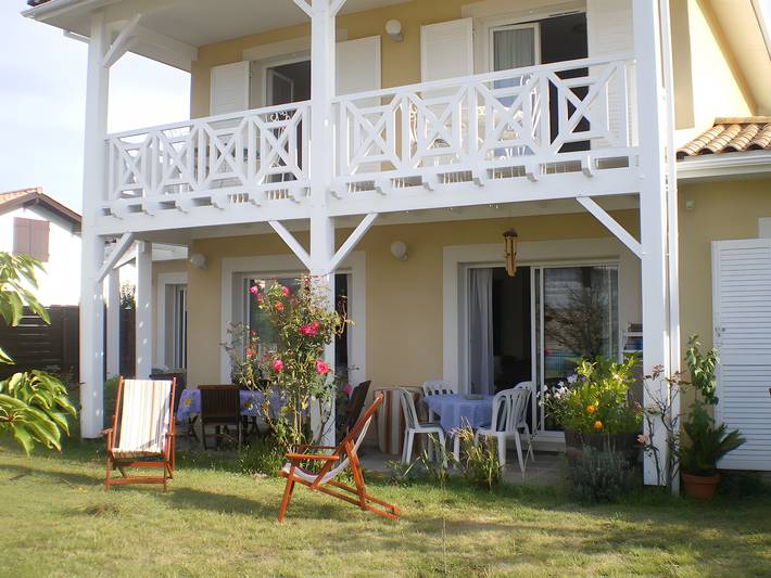 Bed and Breakfast 'Chambre Christy - Chez Claudine' con balcón y Wifi in Le Teich, Region de Arcachon