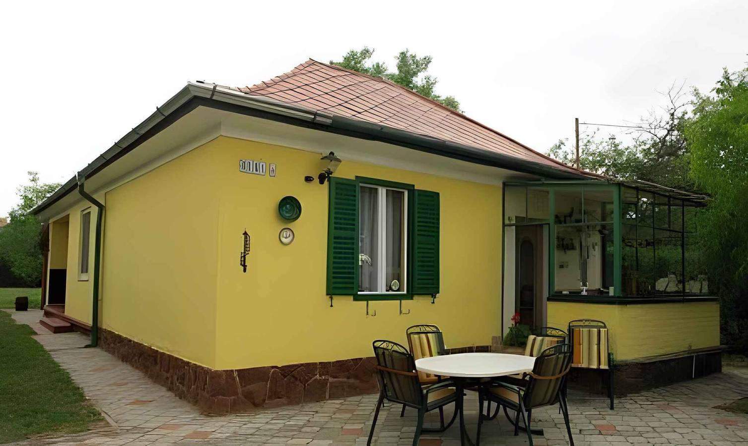 Ganzes Studio, Ferienzimmer-Ferienzimmer mit Kühlschrank und Wlan  in Balatonalmadi, Plattensee nordufer