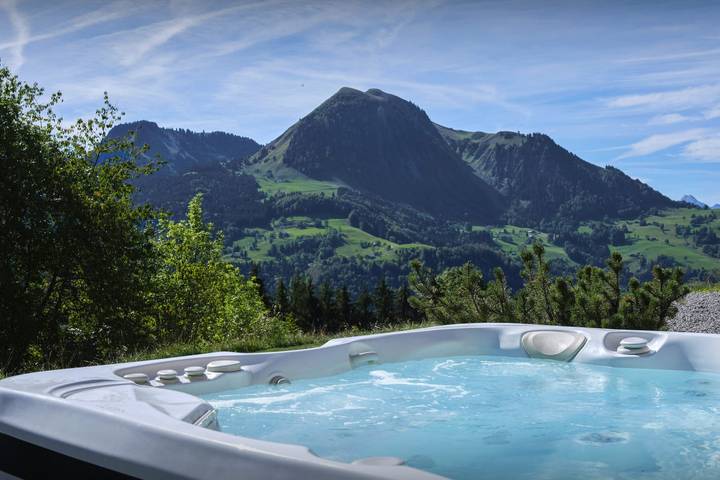 Spacious chalet for 11 with jacuzzi, near village and pistes - Ovo Network in Manigod, Región de Annecy