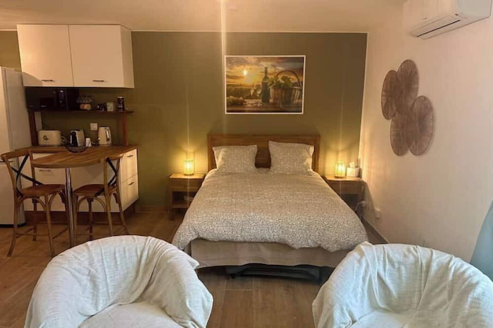 Entire apartment, Le Greenhouse * * * Studio Libourne in Libourne, Libourne region