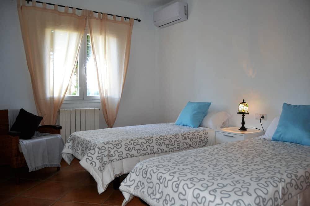 Magnificent Villa With Sea And Mountain Ideal For Families With Pool in Sa Torre, Llucmajor