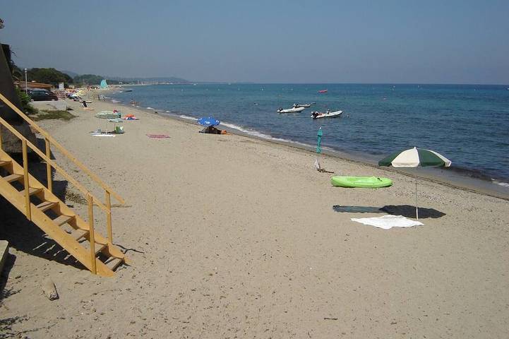 Location de vacances pour 6 personnes, avec terrasse et jardin ainsi que piscine et jacuzzi, animaux acceptés dans Plage De Prunete