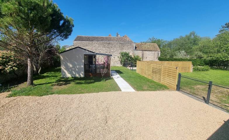 Camping pour 4 personnes, avec piscine ainsi que jardin et terrasse en Bourgogne - 2