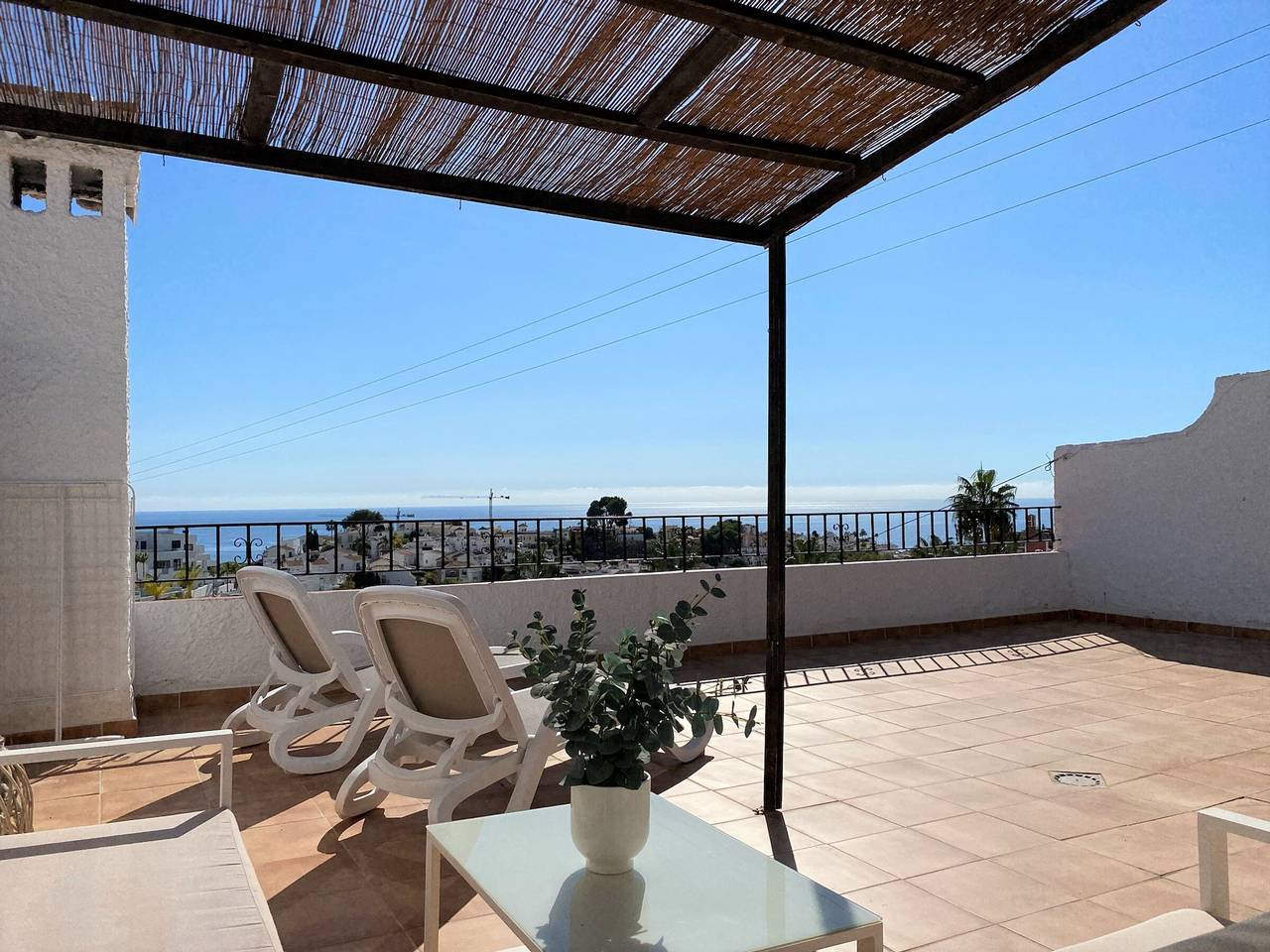 Geräumiges Haus mit Terrasse und Wlan in Nerja in Senorio de Capistrano, El Capistrano