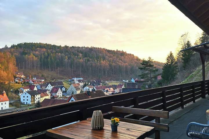 Ferienhaus für 4 Personen, mit Terrasse und Whirlpool sowie Garten