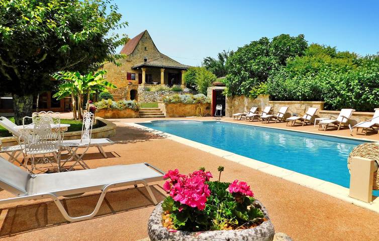 Retraite confortable : Apt moderne de 170 m² avec piscine, climatisation et parking in Daglan, Périgord Noir