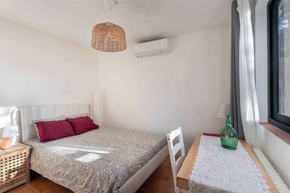 Tranquil Holiday Apartment in Collserola: Nature, Stunning Views, Modern Comfort in Sarrià-Sant Gervasi, Barcellona