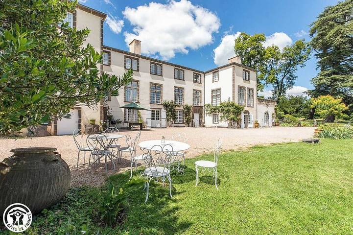 Maison de vacances pour 12 personnes, avec piscine et jardin dans Parc naturel régional des Volcans d'Auvergne