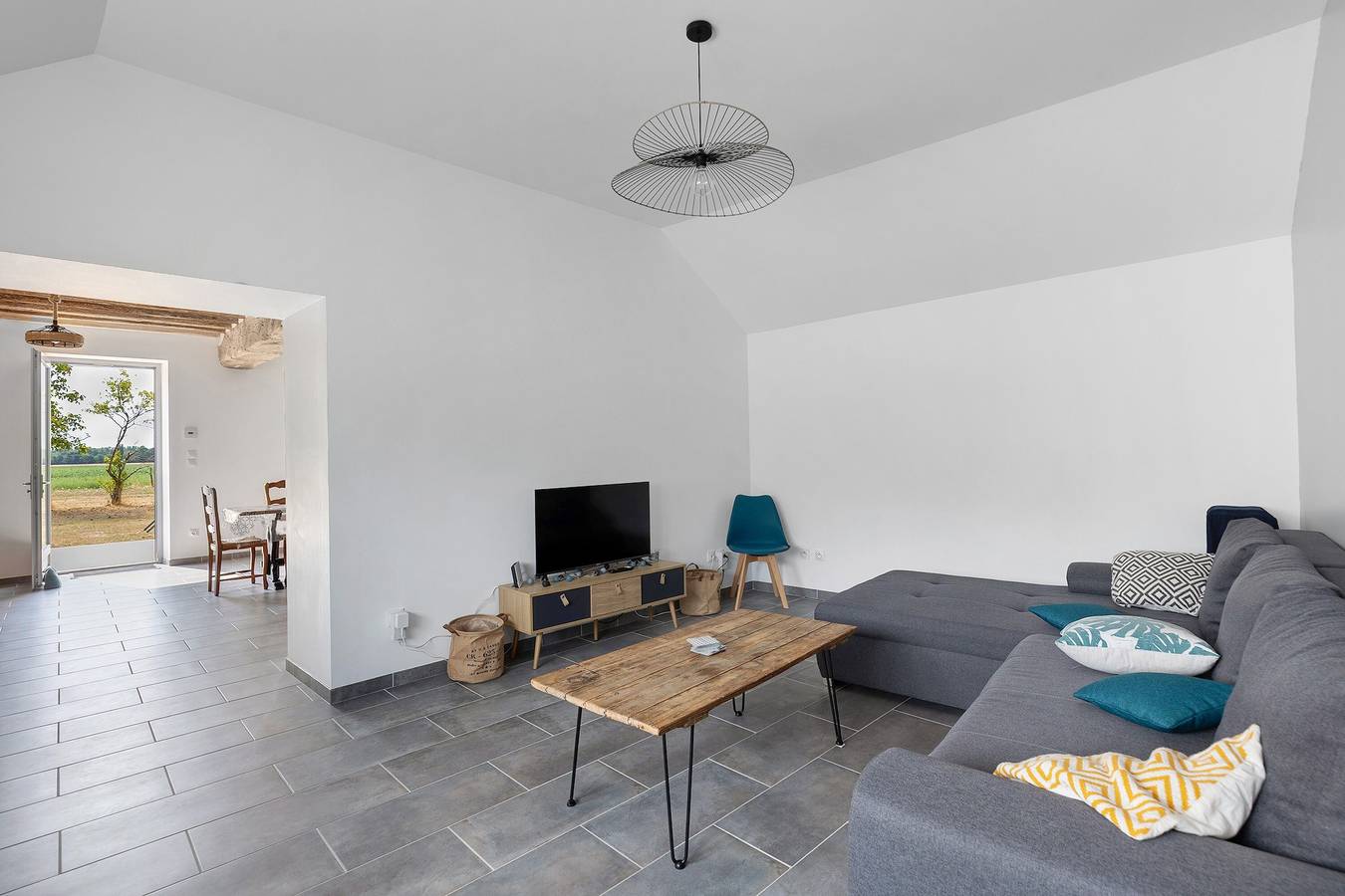 Maison de vacances au calme près de Beauval 10p avec terrasse privée, jardin partagé et Wi-Fi in Selles-sur-Cher, Région de Romorantin-Lanthenay