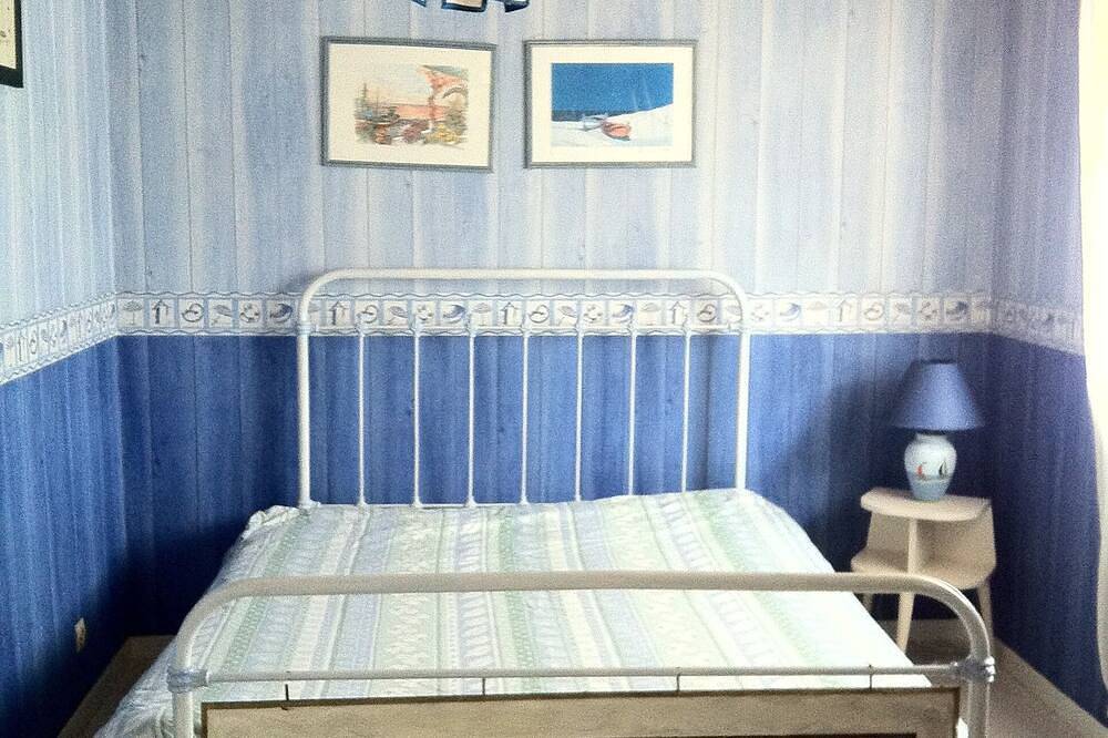 House 300m from the beach heated swimming pool and 5-seater jacuzzi in Vendays-Montalivet, Regionaler Naturpark Médoc