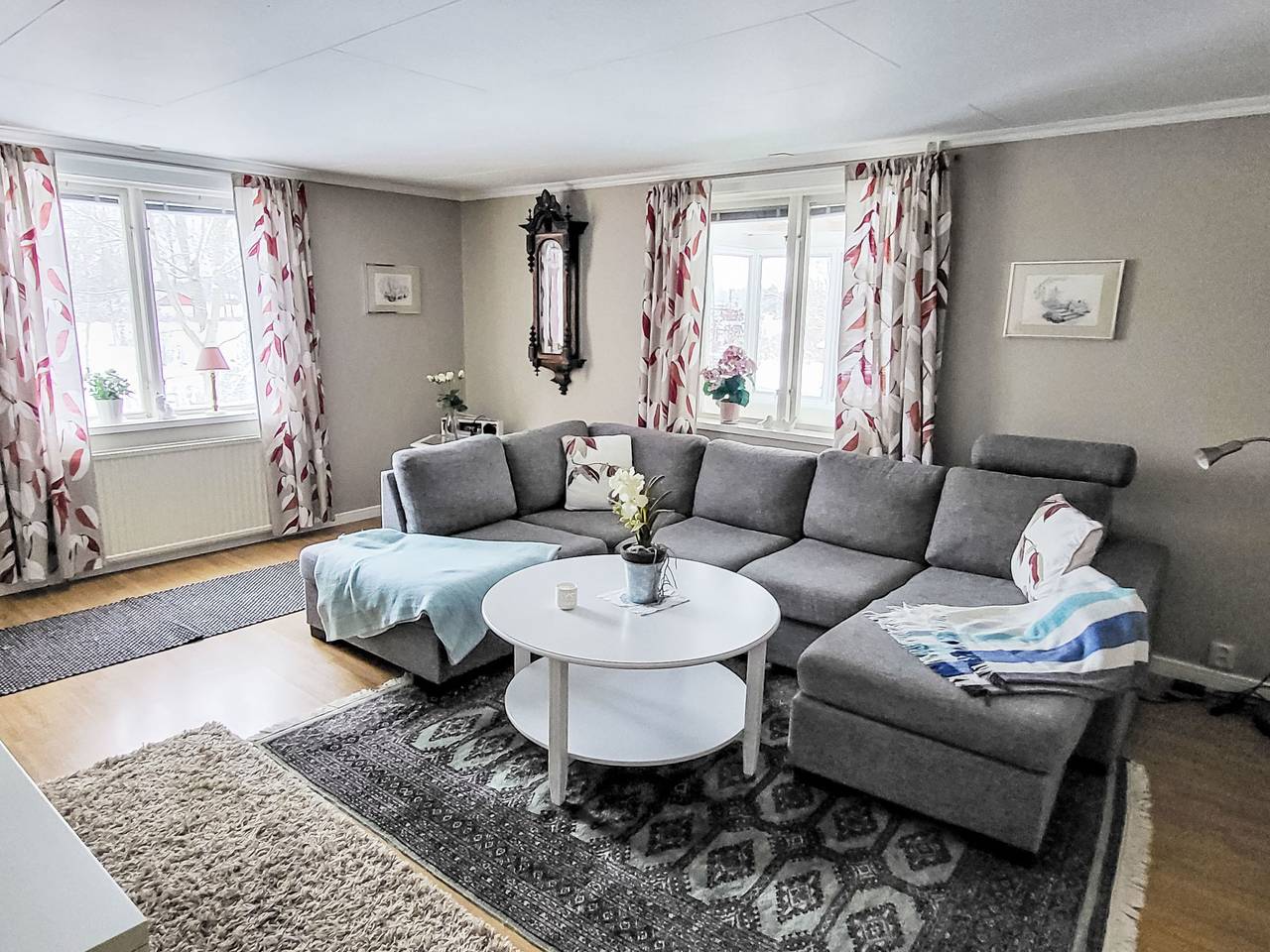 Äppelgården in Örebro kommun, Hjälmaren