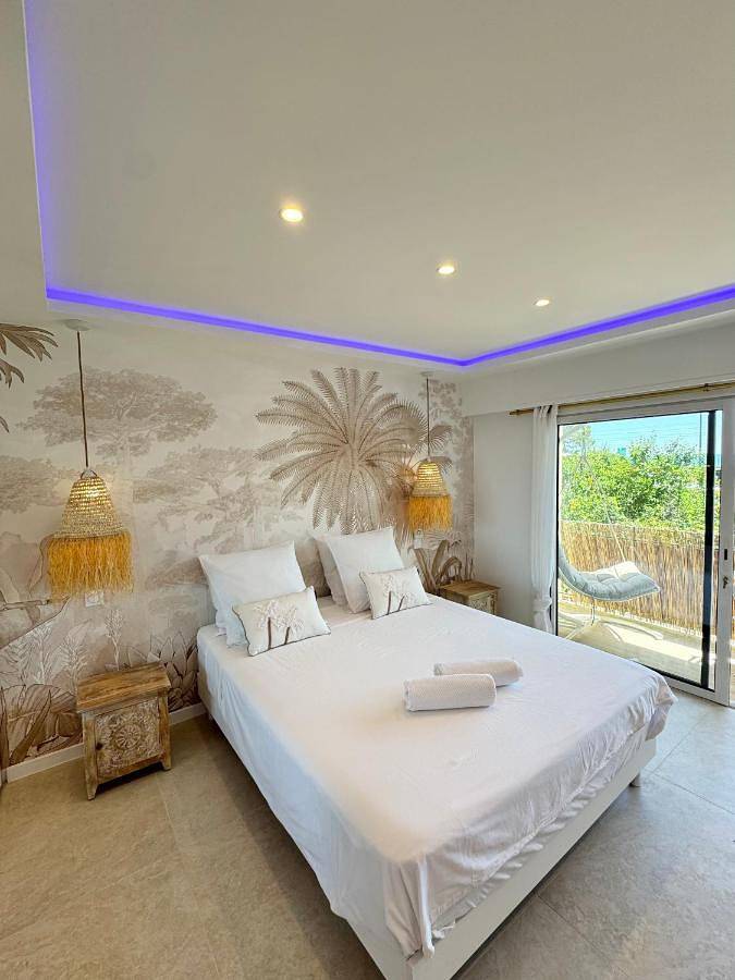 Gîte pour 2 personnes, avec piscine ainsi que balcon et vue dans Marineland (Juan-les-Pins) - 3