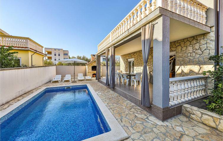 Location de vacances pour 12 personnes, avec terrasse à Okrug Gornji - 2