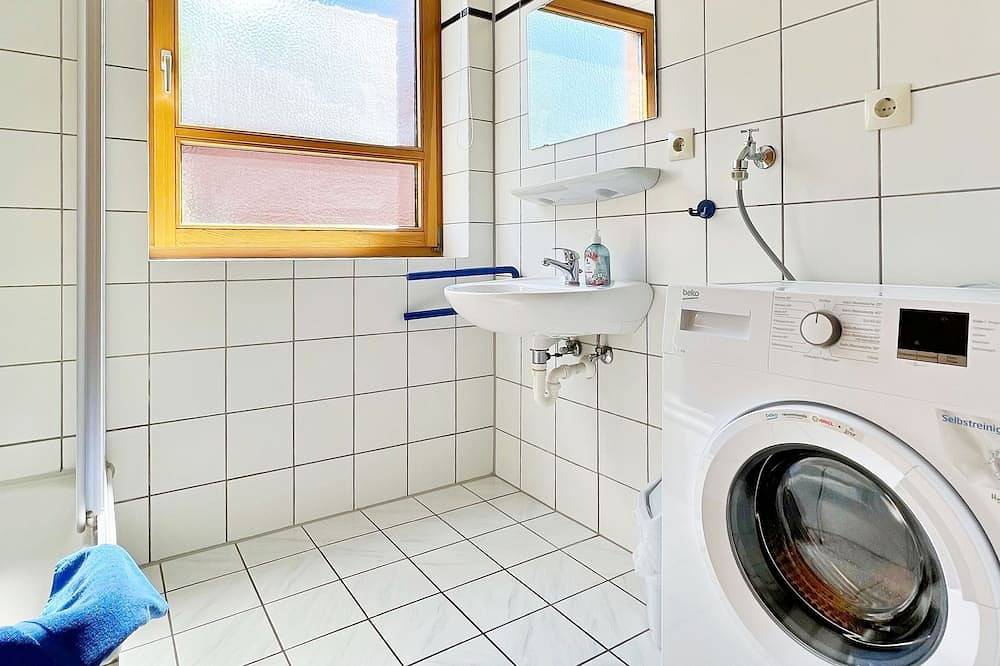 Ganze Wohnung, Ferienhaus Typ B, 82qm, 4 Schlafzimmer, max. 9 Personen in Nieheim, Kreis Höxter