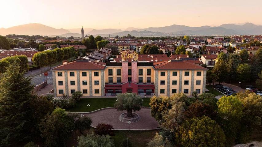 Hôtel, avec Jardin à Stezzano