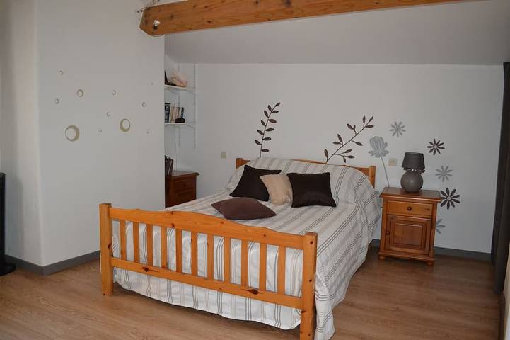 Location de vacances pour 6 personnes, avec jardin à Camon - 4