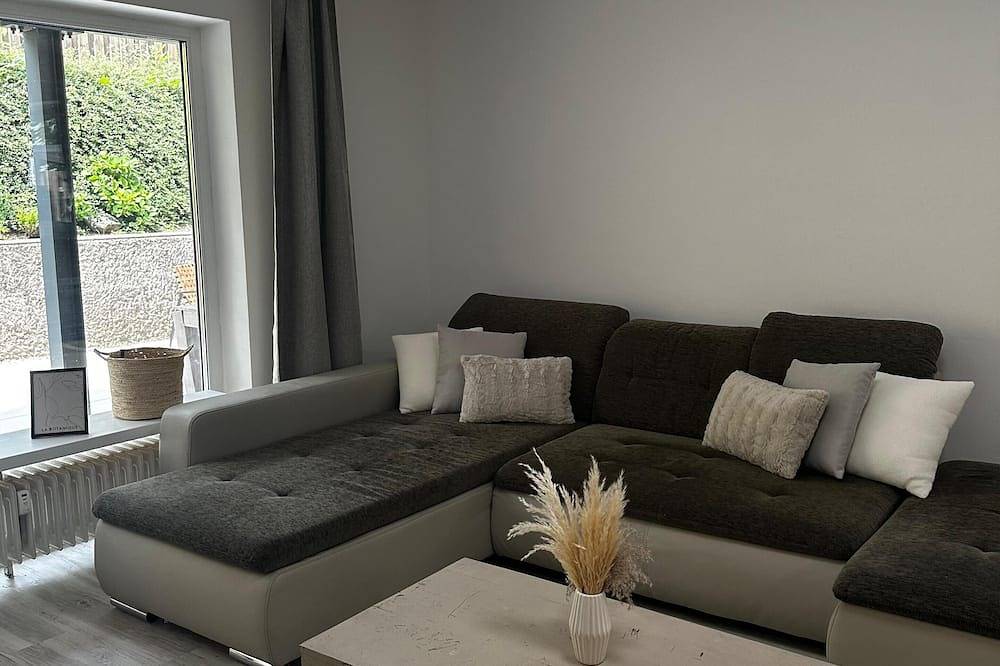 Ganze Wohnung, Modern trifft Natur – Deine Ferienwohnung im schönen Weilheim im 5-Seen-Land in Weilheim in Oberbayern, Pfaffenwinkel