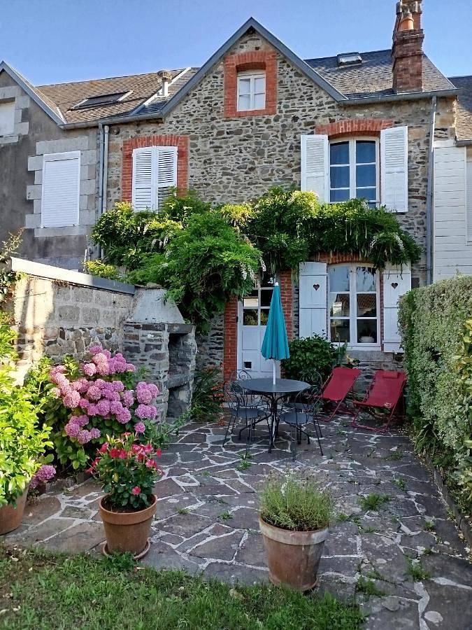 Location de vacances pour 4 personnes, avec jardin à Saint-Jean-le-Thomas