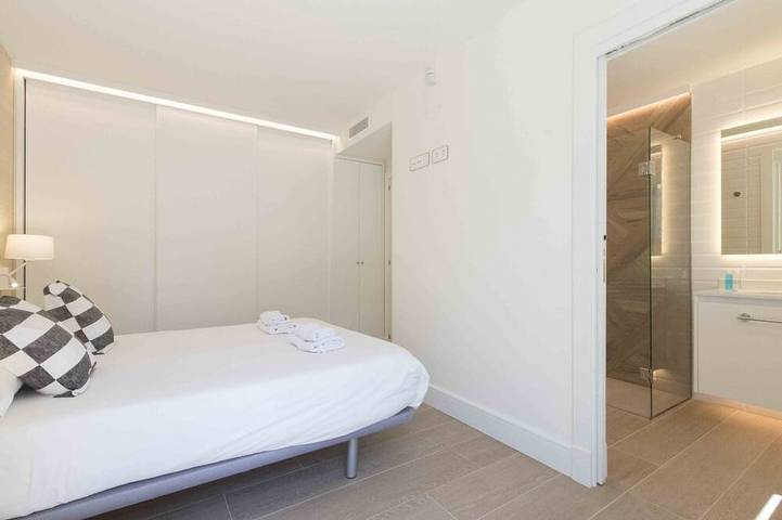 Appartamento intero, Brunet I | The Rentals Collection in Playa de la Concha, San Sebastian