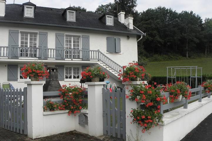 Gîte pour 6 personnes, avec jardin et balcon à Roquiague