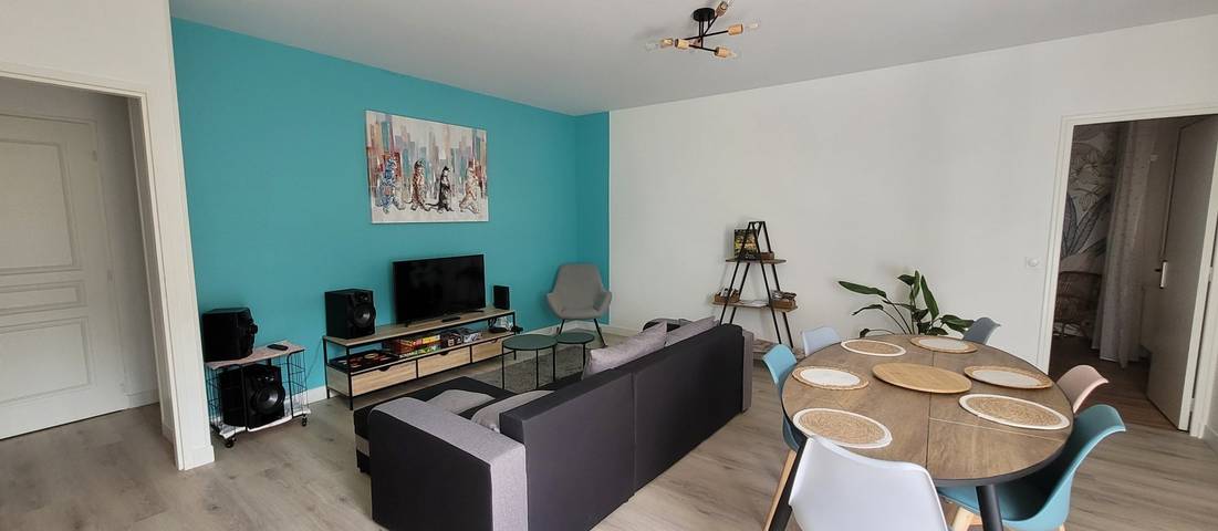 Gîte pour 8 personnes, avec terrasse et jacuzzi à Lurcy-Lévis