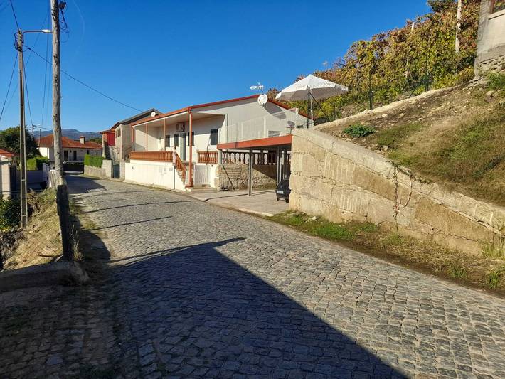 Ferienhaus für 8 Personen, mit Terrasse und Whirlpool sowie Garten - 1