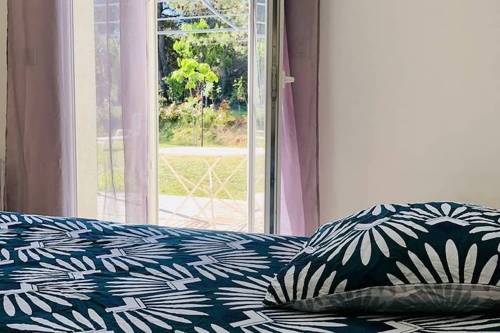 Location de vacances pour 6 personnes, avec terrasse et jardin à Montséret - 3