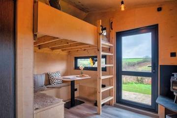 Log Cabin for 2 People in Cornwall, South West England, Photo 3