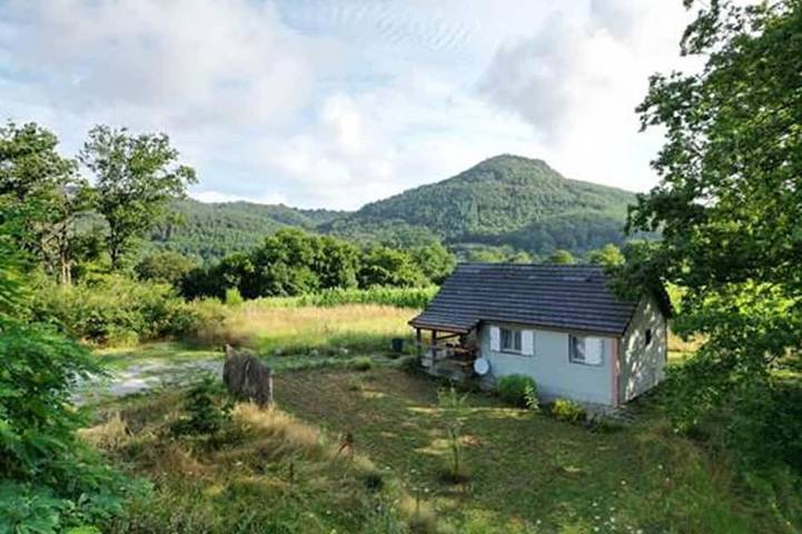 Gîte pour 6 personnes, avec balcon à Bassignac