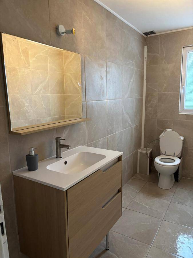 Appartement entier, One-Bedroom Apartment in Saint-Genis-Pouilly, Gex