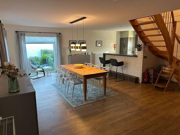 Location de vacances pour 6 personnes, avec terrasse ainsi que jardin et vue à Raeren