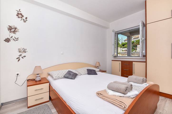 Apartament wakacyjny dla 4 osób, z balkon i ogród w Igrane