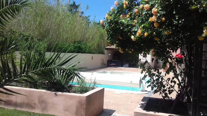 Chambre d’hôte pour 2 personnes, avec vue et piscine ainsi que terrasse et jardin dans les Bouches-du-Rhône - 4