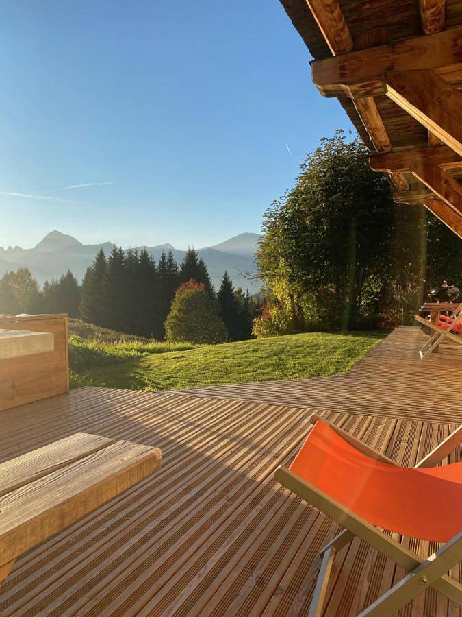 Two-Bedroom Apartment Split - Level with Terrace and Balcony in Notre-Dame-de-Bellecombe, Région d'Albertville
