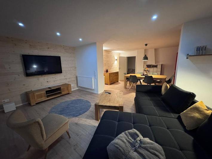 Ferienwohnung für 6 Personen, mit Terrasse und Garten sowie Pool