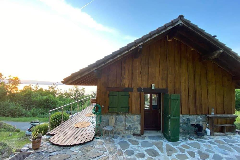 Panoramic lake view chalet in Meillerie, Thonon-les-Bains region