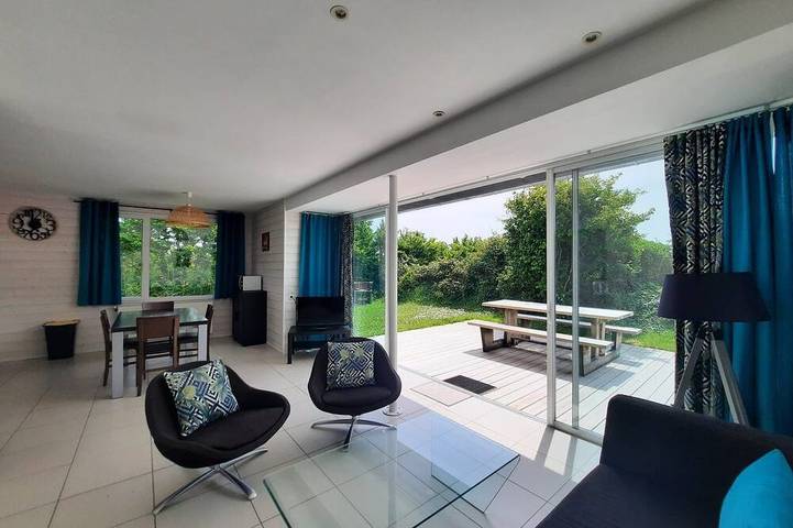 Gîte pour 4 personnes, avec piscine et jardin ainsi que sauna et jacuzzi