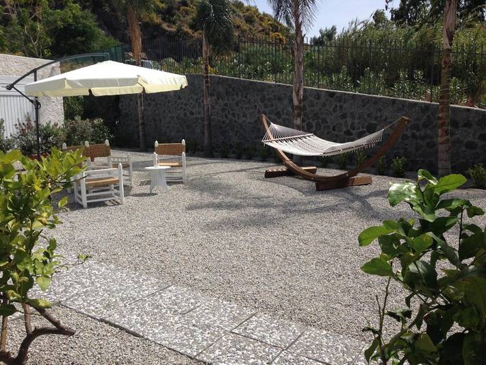 Chambre d’hôte pour 3 personnes, avec terrasse ainsi que jardin et vue, adapté aux familles dans Vulcano - 3