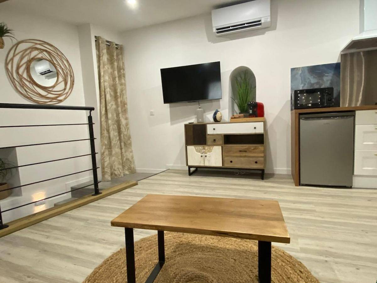 Appartement entier, Two-Bedroom Apartment in Gallargues-le-Montueux, Côte méditerranéenne (France)