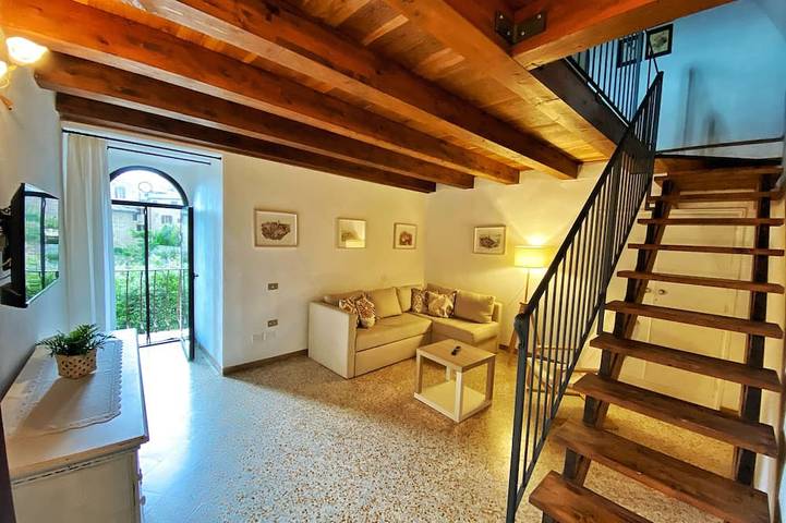 Geheel appartement, La Casa dei Ricordi - Car/motorcycle garage 650 m away in San Gimignano, Provincie Siena