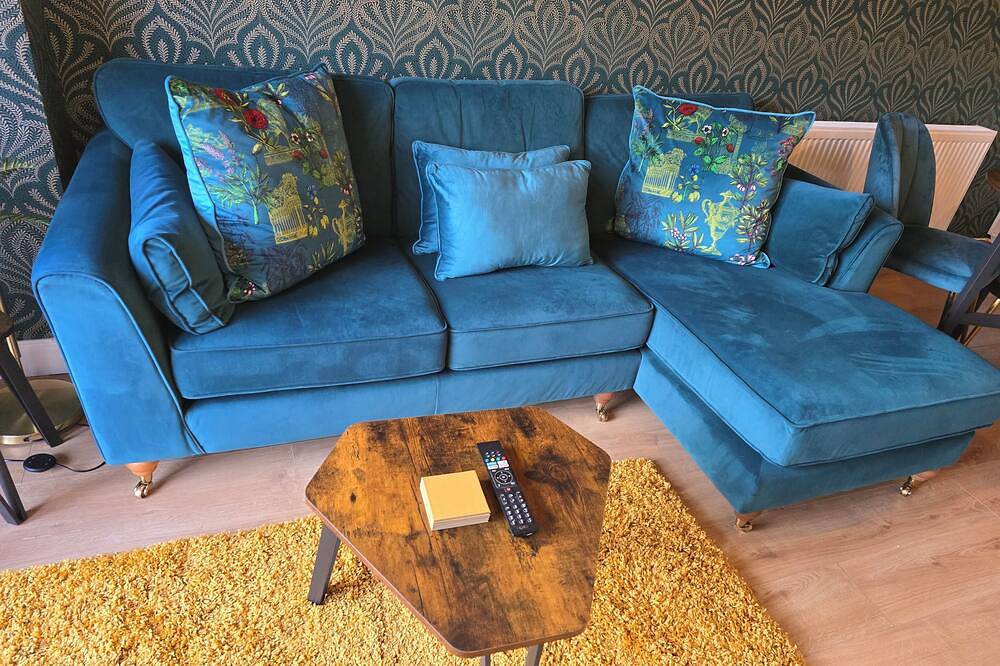 Fully Furnished annexe with a comfy living room, double bedroom and en-suite  in Suffolk
