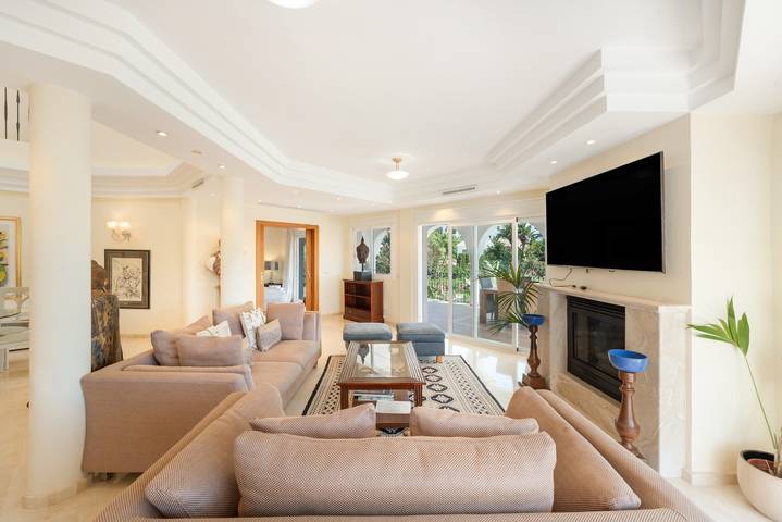 Luxury Villa in Los Arqueros Golf with Private Pool and Sea Views